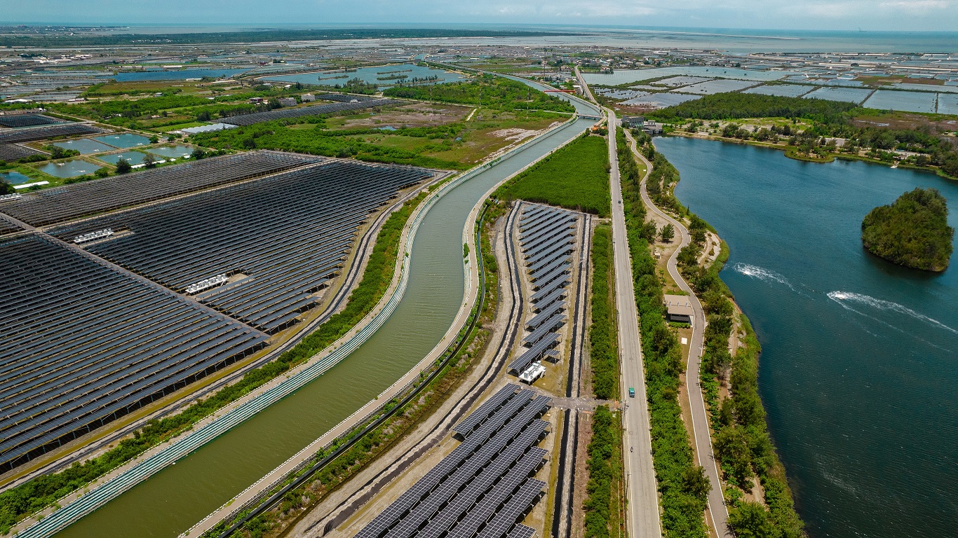 友达能源事业提供智慧能源管理、太阳能监控管理、全方位电厂建置及运维解决方案，并拥有管理超过6000案场的经验