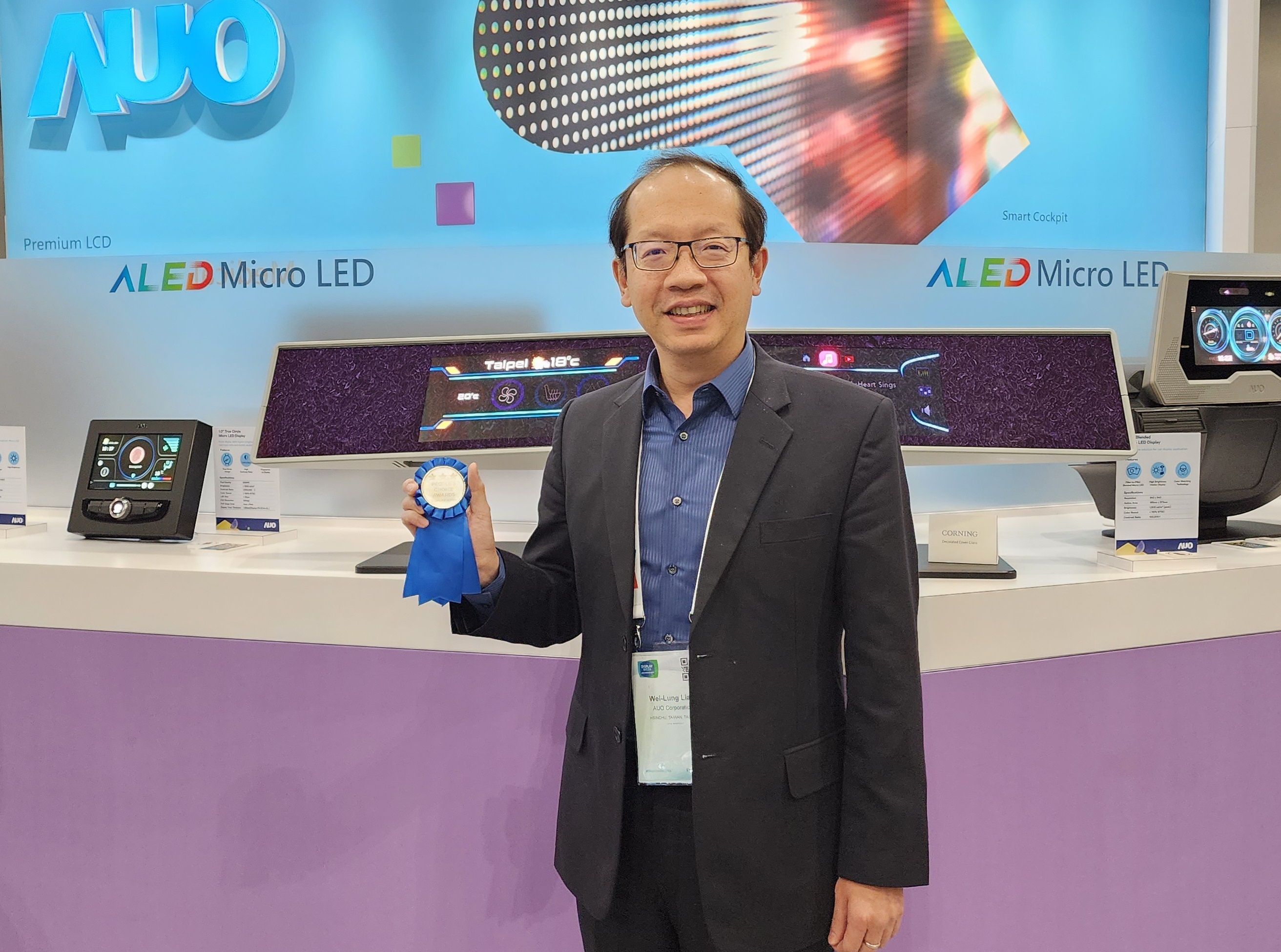 AUO CTO Wei-Lung Liao Receives the Gold Panel Awards Outstanding Contribution Award